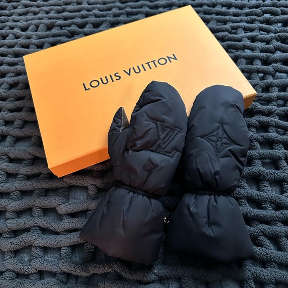 Louis Vuitton Pillow Gloves - Picture 1 of 5